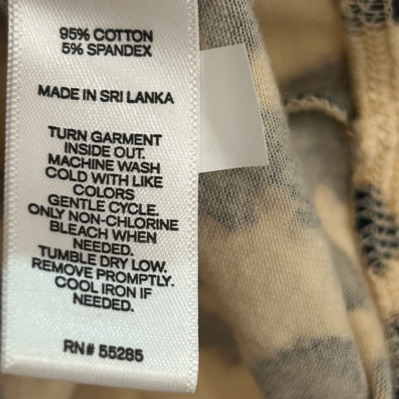 Express leopard print bodysuit with three-quarter sleeve and deep V size small - Picture 4 of 4